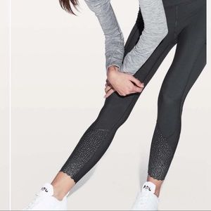 Lululemon Tight Stuff Reflective Scalloped Compression Leggings Size 10 / Black